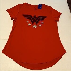 APT. 9 Wonder Woman Women SZ Medium Red Short Sleeve Fitted‎ Shirt Superhero NEW